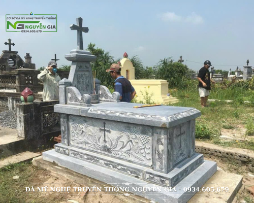 MỘ CÔNG GIÁO